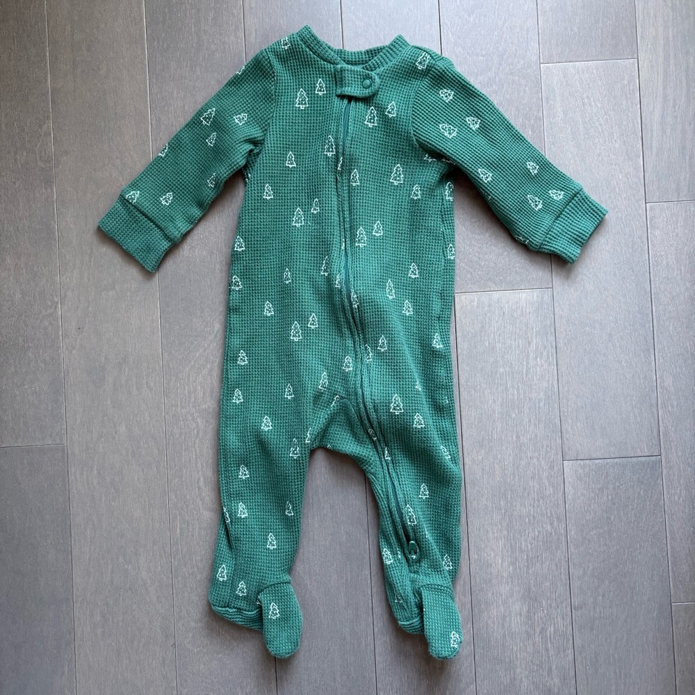 3/$20🌟 Green Baby One-Piece Footed Sleeper, 6M